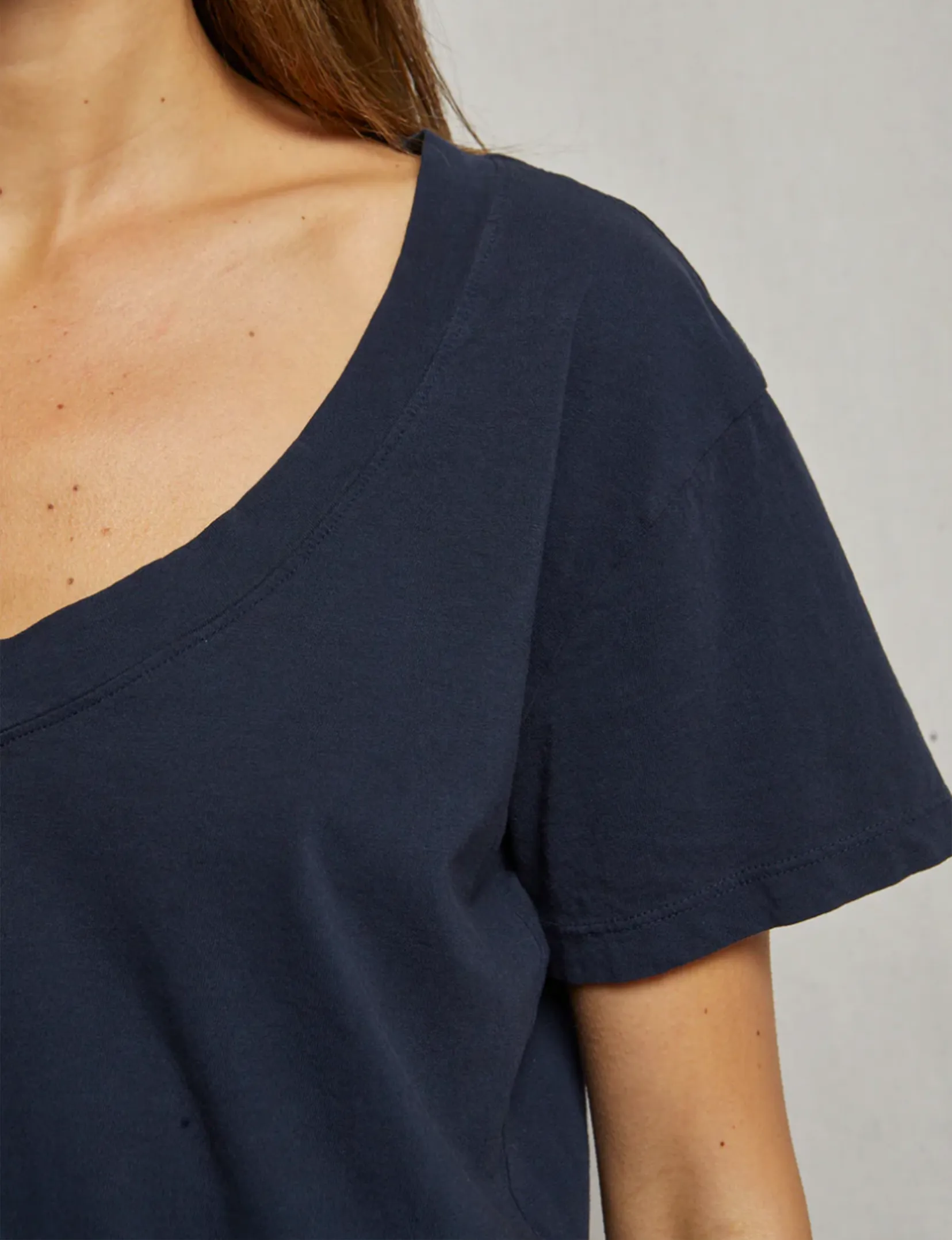 Hendrix V Neck Tee, Navy