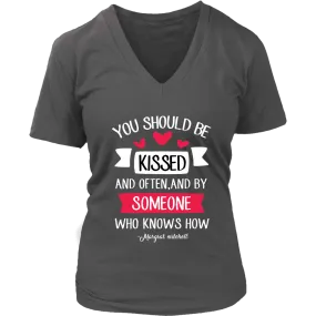 "You should be kissed" V-neck Tshirt